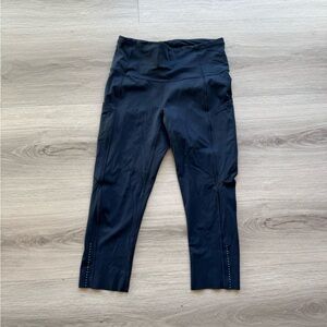 Lululemon navy capris